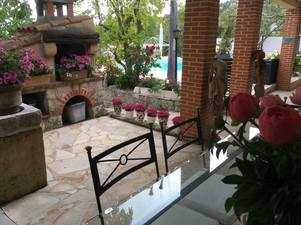 Mas Des Kardouons Bed and Breakfast Tourrettes-sur-Loup Εξωτερικό φωτογραφία
